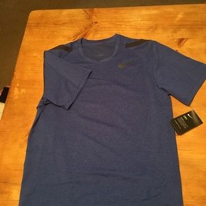 Men’s dry fit Nike shirt